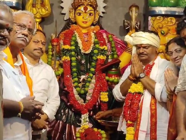 Andhra Pradesh BJP President prays at  Nookambika Ammavari Temple (Photo/ANI)