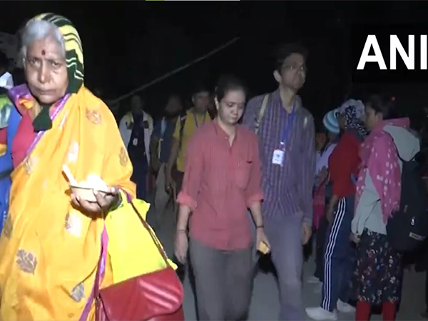 Devotees depart from Nunwan Base Camp towards Holy Cave of Shri Amarnath Ji. (Photo/ANI)