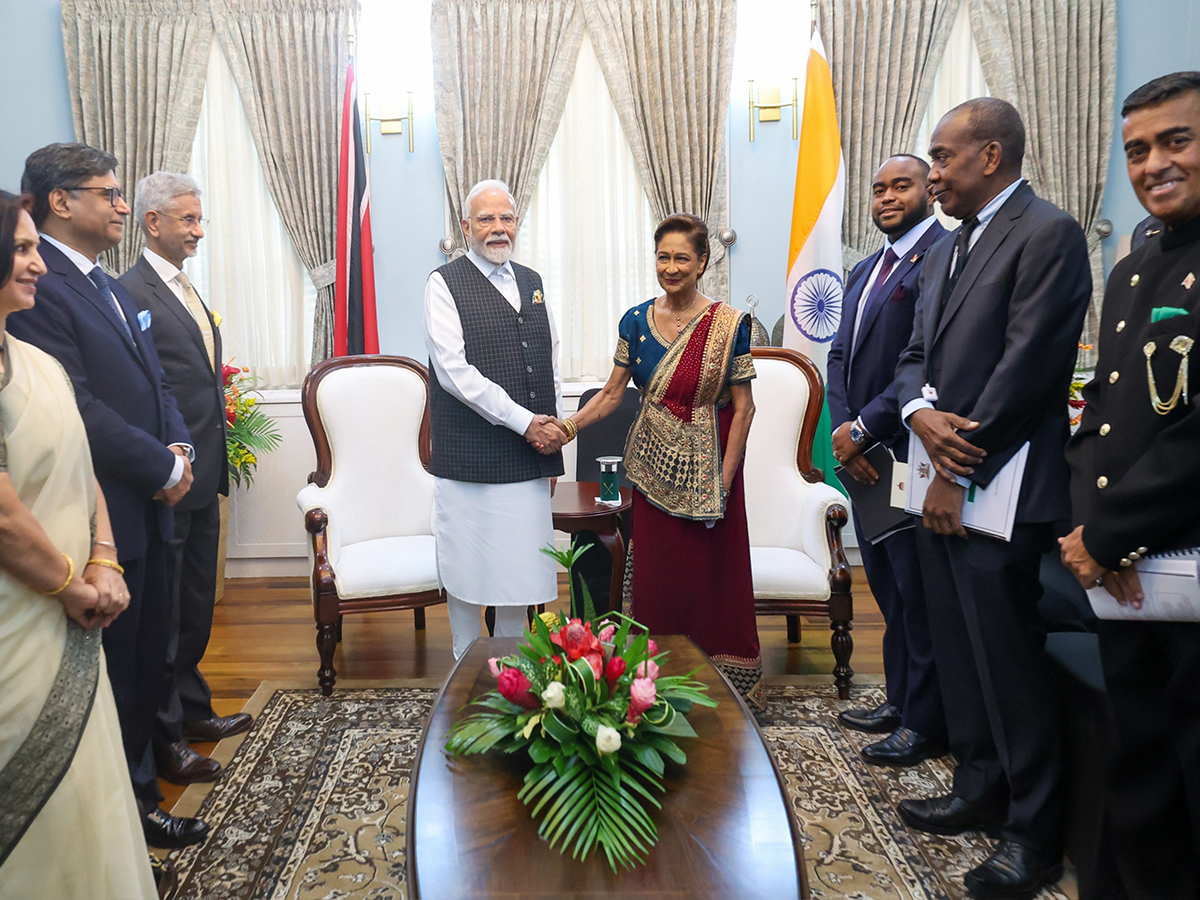 Prime Minister Narendra Modi with Trinidad and Tobago Prime Minister Kamla Persad-Bissessar (Image: X@narendramodi)
