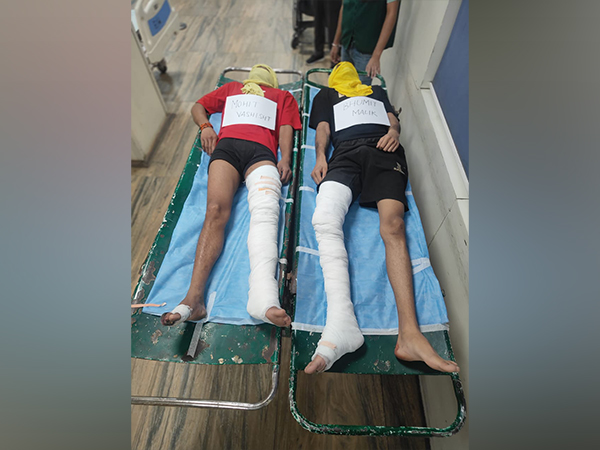 Delhi police apprehends two members of Himanshu Bhau gang (Photo: Delhi Police)