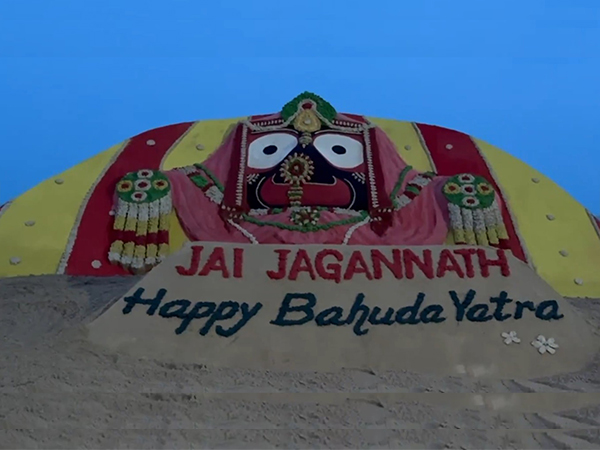 Sudarsan Pattnaik's sand art at Puri beach for Bahuda Yatra (Photo/ANI)