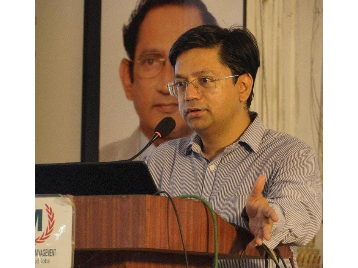 Robots Welcome IEM’s Class of 2025: A Futuristic Start to a Promising Journey Robots Welcome IEM’s Class of 2025: A Futuristic Start to a Promising Journey