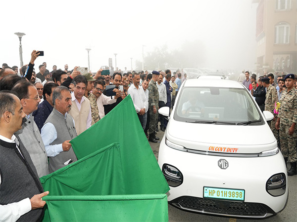 Himachal Pradesh CM Sukhu flags off e-taxis under RGSSY in Shimla on Saturday (Photo/ANI)