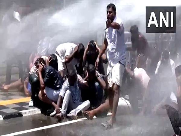 Police use water cannons at Youth Congress workers (Photo/ANI) Police use water cannons at Youth Congress workers (Photo/ANI)