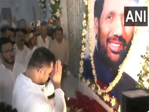 Tejashwi Yadav pays floral tribute to Ram Vilas Paswan on his birth anniversary (Photo/ANI)