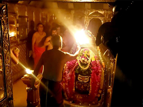 Morning aarti at Mahakaleshwar Temple in Ujjain. (Photo/ANI)