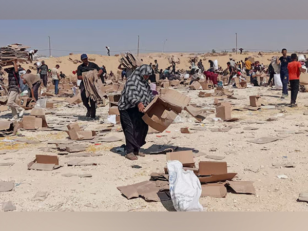 Palestinians gather to collect what remains of relief supplies from the distribution center of the U.S.-backed Gaza Humanitarian Foundation, in Rafah, in the southern Gaza Strip (Image/Reuters)