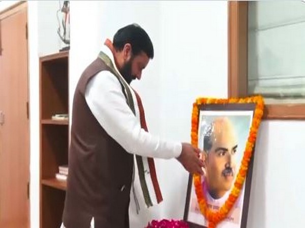 Haryana CM Nayab Saini pays floral tribute to Syama Prasad Mookerjee on his birth anniversary(Photo/DPR)