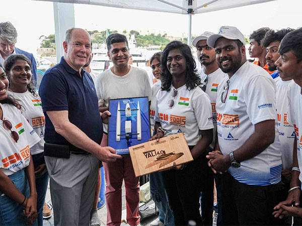 Team Sea Sakthi from India receiving Communication Prize from Prince Albert II of Monaco (Photo/Yatch Club De Monaco)