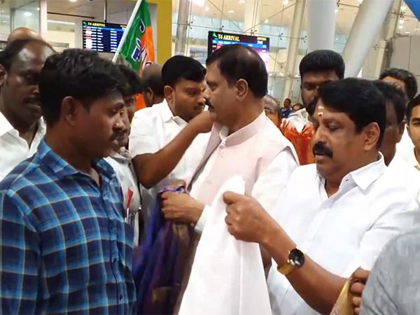 Tamil Nadu: Fishermen stranded in Iran returned to Chennai, gets welcome from BJP (Photo/ANI) Tamil Nadu: Fishermen stranded in Iran returned to Chennai, gets welcome from BJP (Photo/ANI)