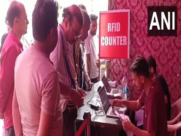 RFID Cards being distributed to Pilgrims in Ramban