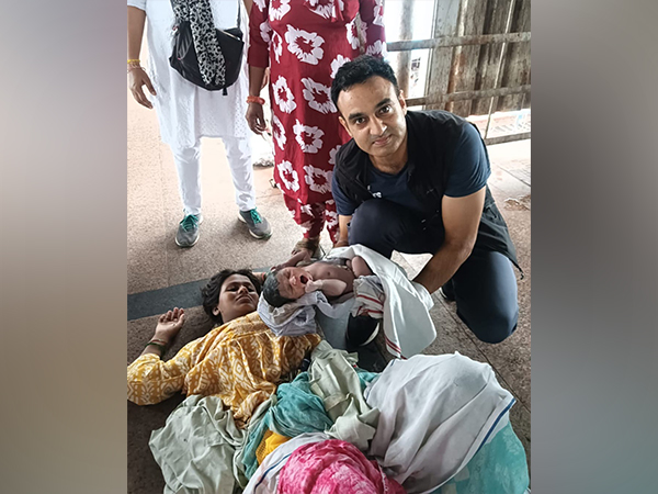 Major Rohit Bachwala with the mother and child (Photo/adgpi)