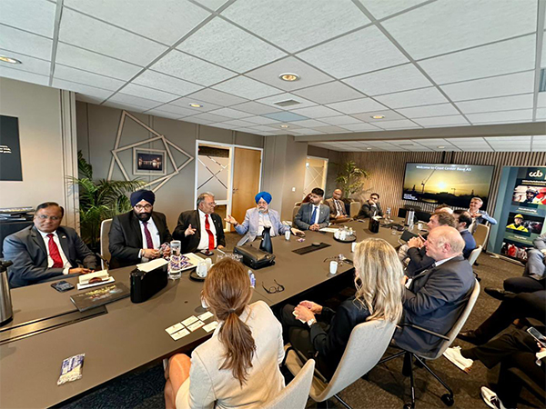 Union Minister Hardeep Singh Puri at a roundtable meeting with representatives of Offshore Energy Cluster in Bergen, Norway (Images: X/@HardeepSPuri)