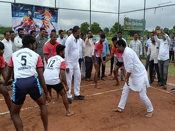 Telangana Minister Ponnam Prabhakar joins students in kabaddi match (Photo X/@Ponnam_INC) Telangana Minister Ponnam Prabhakar joins students in kabaddi match (Photo X/@Ponnam_INC)