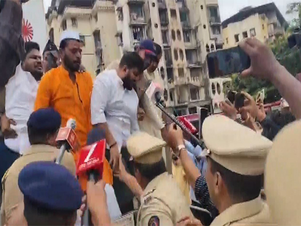 Police detain MNS workers protesting to counter traders' protest over language row, in Mira Bhayandar area (Photo/ANI)