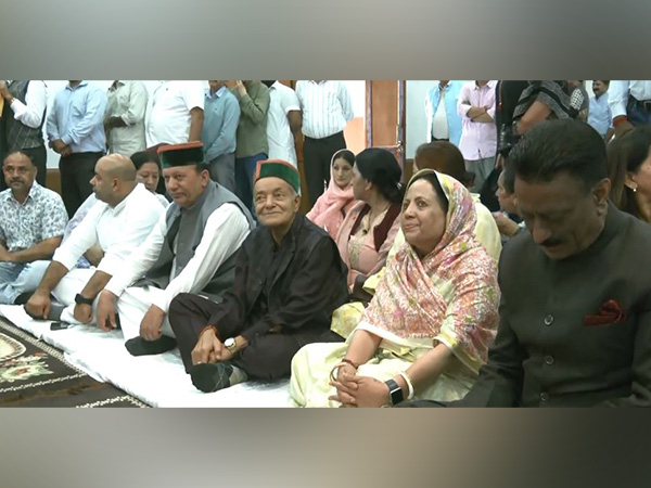 Congress pays tribute to former Himachal Pradesh CM Virbhadra Singh (Photo/ANI) Congress pays tribute to former Himachal Pradesh CM Virbhadra Singh (Photo/ANI)