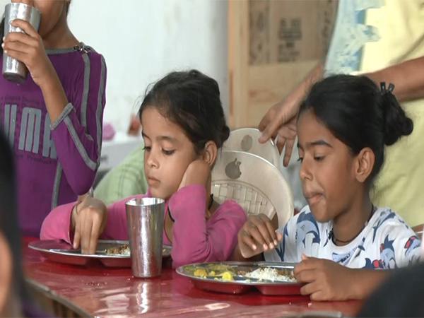 Pilgrims get benefit of free langar facility in Jammu (Photo: ANI) 