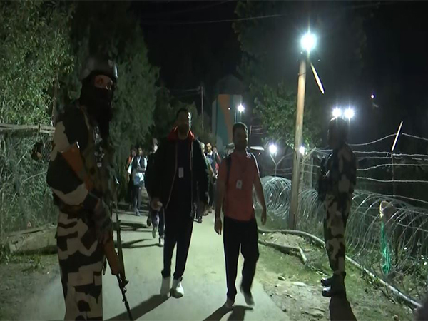 Seventh batch of devotees depart for Amarnath Yatra (Photo/ANI)