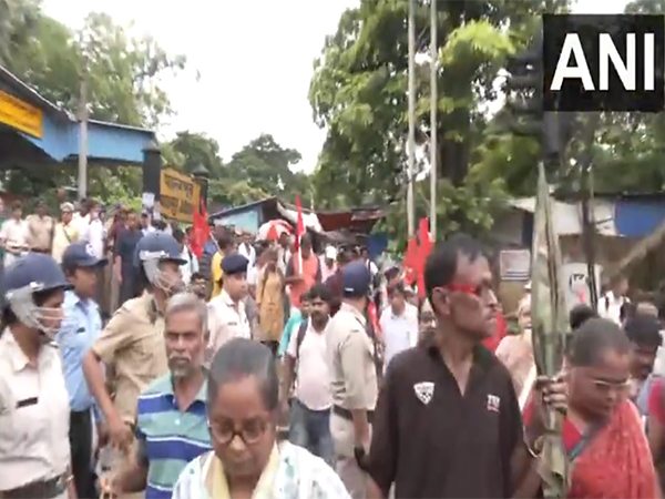 Bhart Bandh in Jadavpur (Photo/ANI)