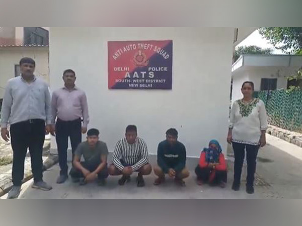 Apprehended Bangladeshi migrants. (Photo/Delhi Police)