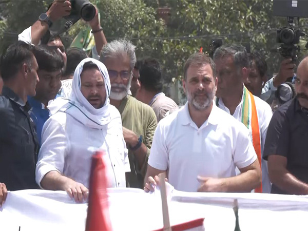 Rahul Gandhi, Tejashwi Yadav join ‘Bihar Bandh’ protest in Patna (Photo/ANI)