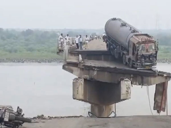 Visuals from the accident site (Photo/ANI) Visuals from the accident site (Photo/ANI)