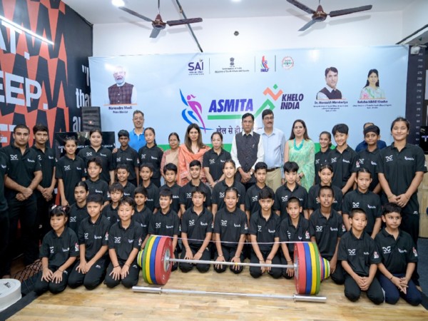 Sports Minister Mansukh Mandaviya with Olympic silver medallist Mirabai Chanu at launch of ASMITA Weightlifting League (Image: SAI media)