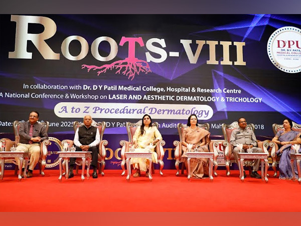 Dr. Bhagyashree Patil with dignitaries from Dr. D. Y. Patil Medical College, Hospital & Research Centre, Pimpri, Pune, at the Roots-VIII Conference