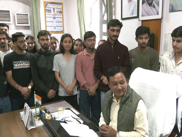 Students met Minister Jagat Singh Negi (Photo/ANI)