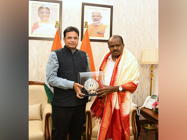 Telangana Minister Sridhar Babu meets Union Minister Kumaraswamy in New Delhi (Photo/Telangana Government)