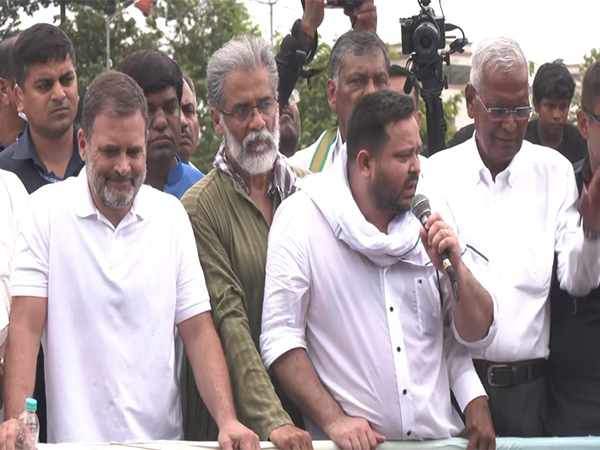 RJD's Tejashwi Yadav with Congress MP Rahul Gandhi along with INDIA bloc leaders at Bihar Bandh rally (Photo/ANI)