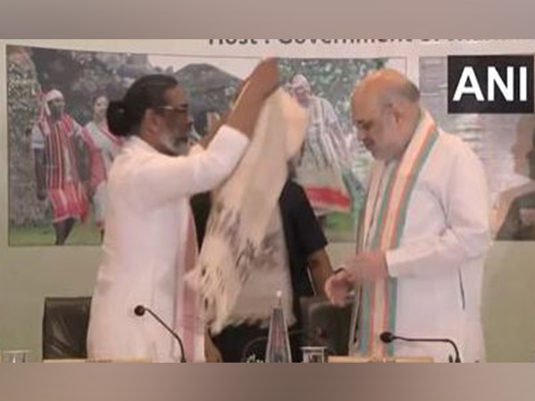 Jharkhand Chief Minister Hemant Soren felicitates Union Home Minister Amit Shah, at the 27th Eastern Zonal Council meeting in Ranchi on Thursday. (Photo/ANI)