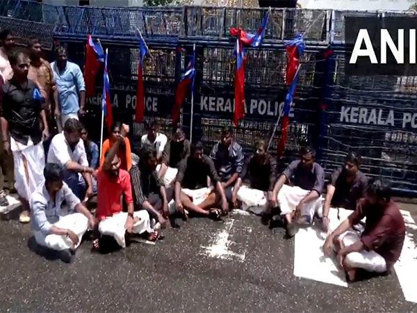 Student Unions protest at Kerala University (Photo/ANI) Student Unions protest at Kerala University (Photo/ANI)