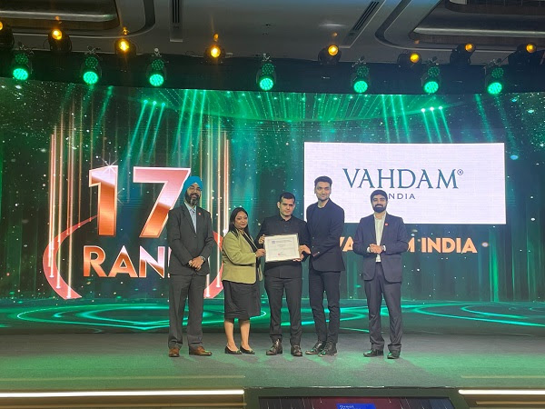 Kalpesh Tiwari, Chief Human Resource Officer, receiving India’s Great Mid-size Workplaces 2025 Certification on behalf of VAHDAM® India