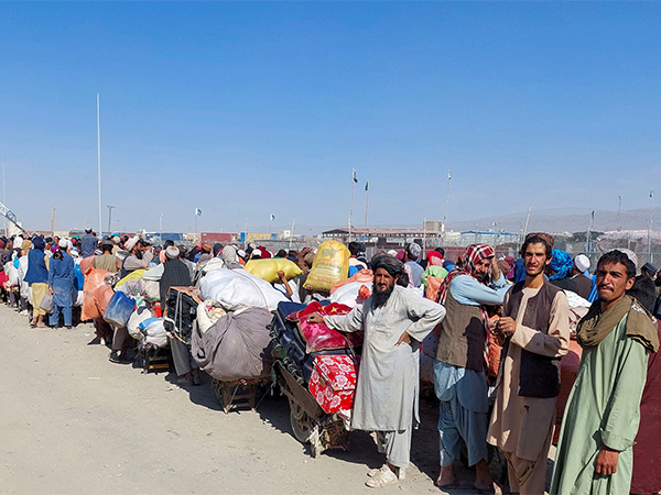 Deported Afghan migrants gather at border crossings (Source: Reuters)