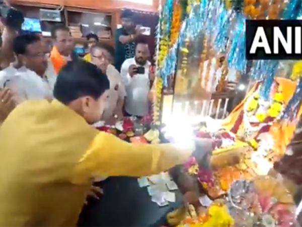 MP CM Mohan Yadav preforming puja rituals at Sandipani Ashram  (Photo/ANI)
