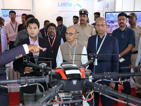 Jyotiraditya M. Scindia, VTU Vice-Chancellor Prof. Vidyashankar S and  Dr. Sharanaprakash R. Patil (Photo/ANI)