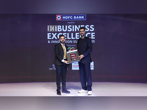Nikhil Chandan receiving the ET Promising Young Business Leader Award
