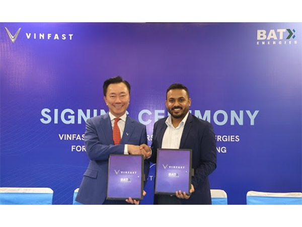Pham Sanh Chau, CEO of VinFast Asia (left), and Utkarsh Singh, CEO of BatX Energies (Right), signed landmark agreement for high voltage battery recycling and repurposing