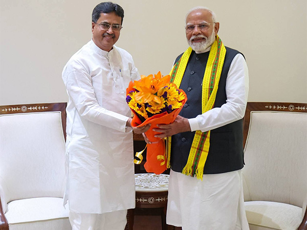 Tripura CM Manik Saha with PM Modi (Photo/ANI)