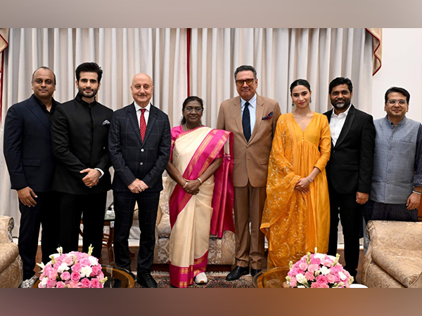 President Droupadi Murmu with Anupam Kher, Boman Irani, Karan Tacker, Shubhangi, Tanvi The Great team (Image source: Instagram/ anupampkher)