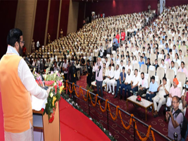 Haryana Chief Minister Nayab Singh Saini facilitating students in Panchkula (Photo/Haryana CMO)