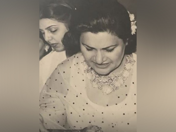 Neetu Kapoor with mother (Photo/instagram/@neetu54)