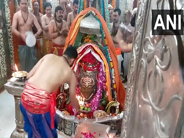Priests performing Aarti at Ujjain's Mahakaleshwar Jyotirlinga Temple (Photo/ANI) Priests performing Aarti at Ujjain's Mahakaleshwar Jyotirlinga Temple (Photo/ANI)