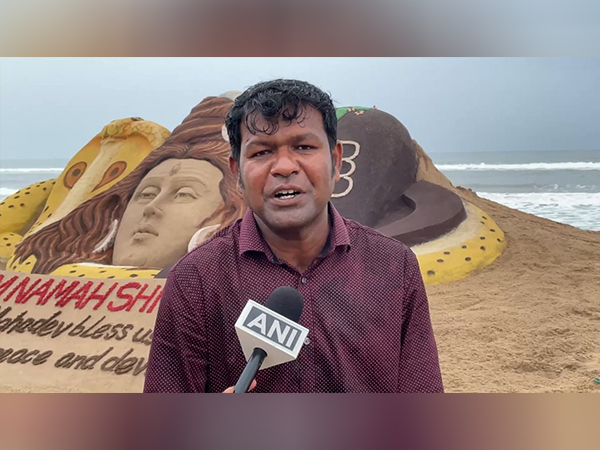 Sand artist Sudarsan Pattnaik (Photo/ANI)