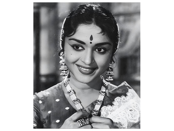 Late actress B. Sarojadevi (Image source: X/ @DKShivakumar) 