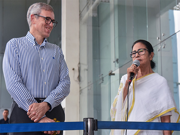 A file picture of J-K Chief Minister Omar Abdullah with West Bengal counterpart Mamata Banerjee in Kolkata (File Photo/ANI)