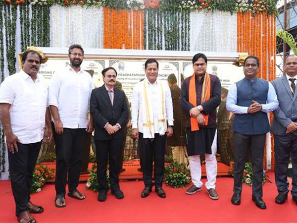 Union Minister Sonowal unveils Rs 276 crore projects at Visakhapatnam Port (Photo/PIB)