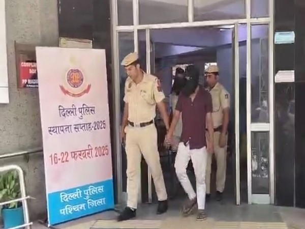 Delhi Police arrest two robbers (Photo/ANI)