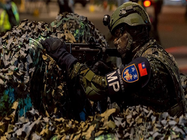 A Military Police officer guards an entry point to a bridge in New Taipei during the Han Kuang drills. (Photo/Military News Agency)